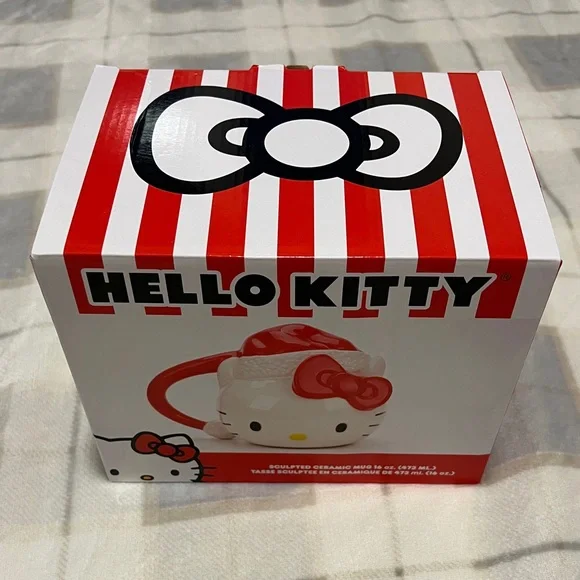 Hello Kitty sculpted ceramic mug - Picture 2 of 5